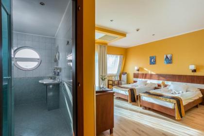 Holiday Beach Budapest Wellness Hotel with Sauna Park - image 10