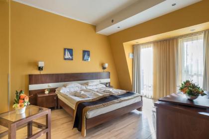 Holiday Beach Budapest Wellness Hotel with Sauna Park - image 11