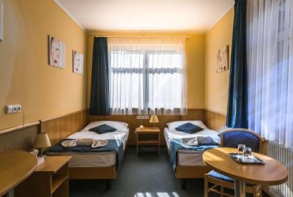 Jagelló Business Hotel - image 17