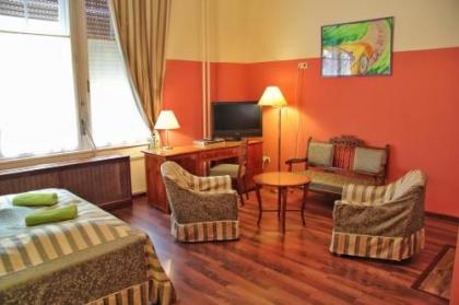 Evergreen Budapest Guest House - image 1