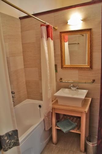 Evergreen Budapest Guest House - image 4