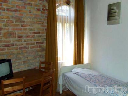 Hungaria Guesthouse - image 16