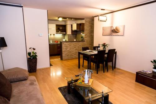 Arpad Bridge Apartments - image 4