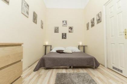 Budapest Bed and Breakfast - image 1