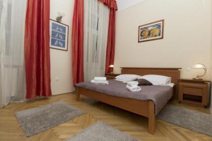 Budapest Bed and Breakfast - image 3