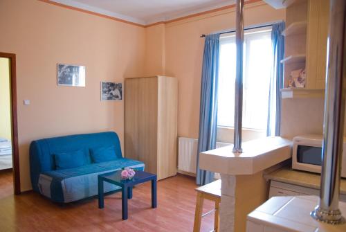 Deak Apartment - image 5