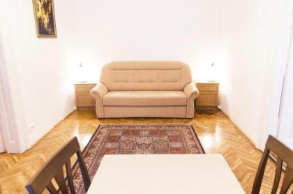 Authentic Budapest Apartment - image 1