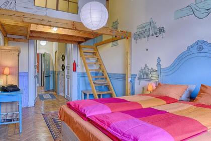 Lavender Circus Hostel Doubles & Ensuites - image 3