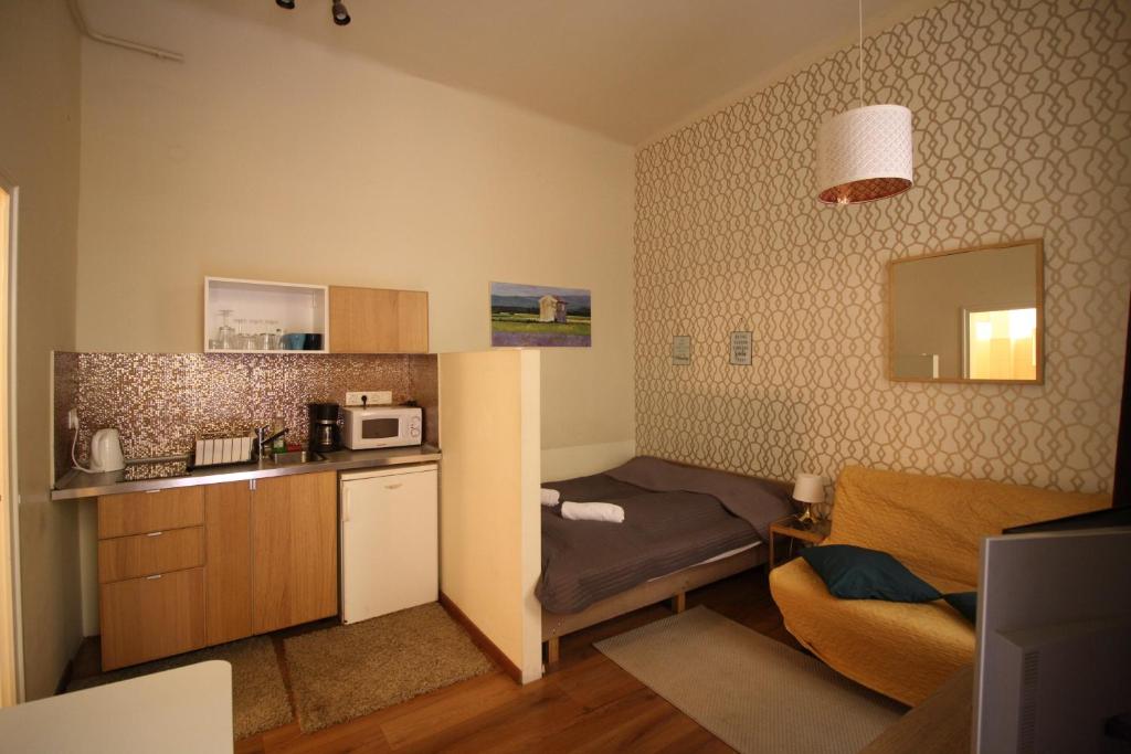 Home Apartment - image 5