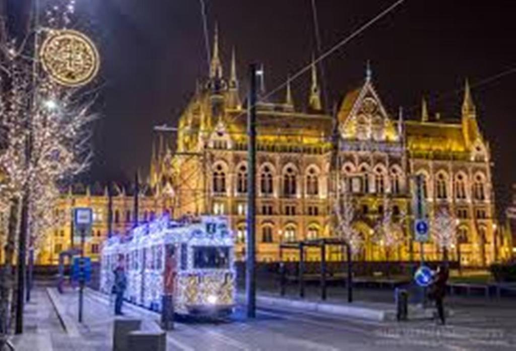 Central Budapest Vadász Street - image 5