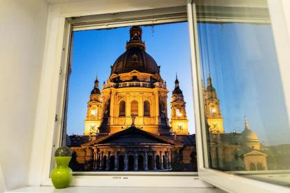 Helena apartment with view on St. Stephan's Basilica - image 1