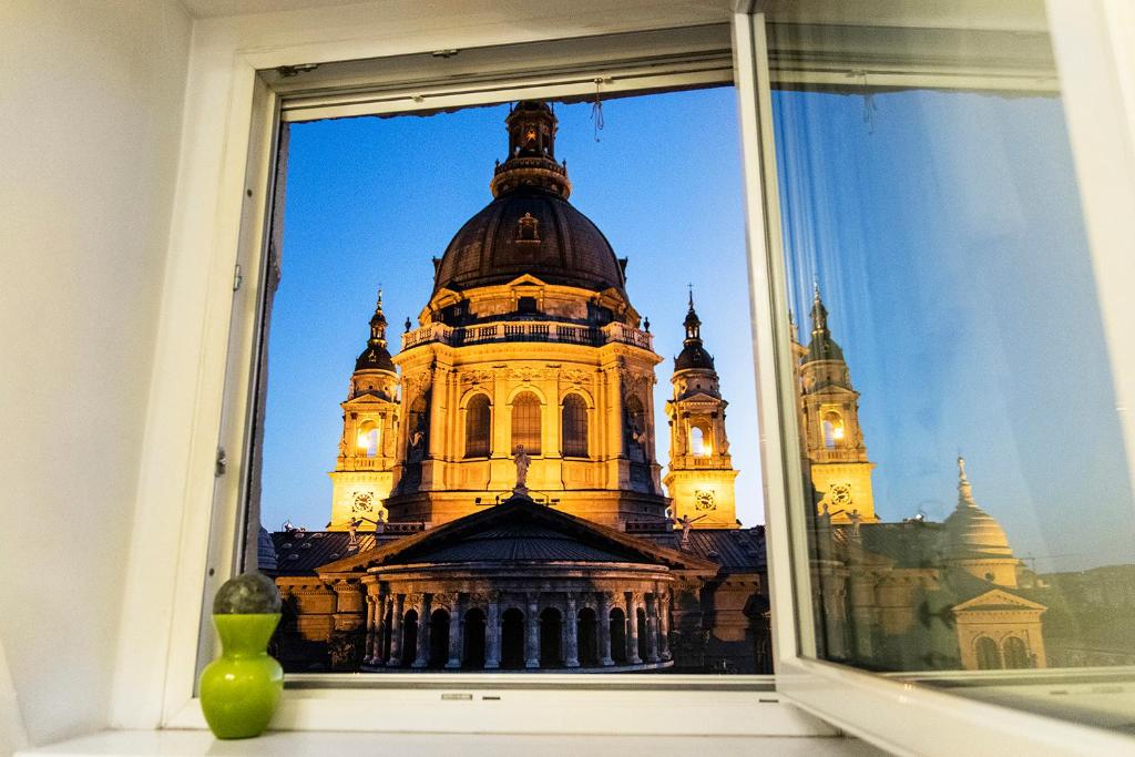 Helena apartment with view on St. Stephan's Basilica - main image