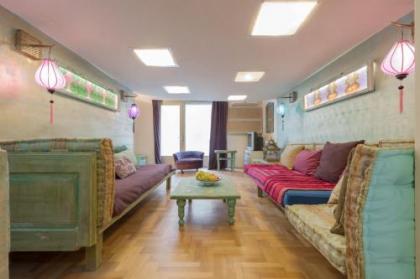 Hippster design apartment - image 11