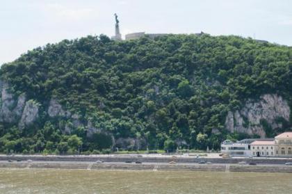 Riverside flat with King Castle view - image 9