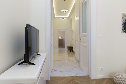 Jenny luxury two bedrooms apartment. - image 6