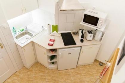 Authentic Akacfa Apartment - image 10