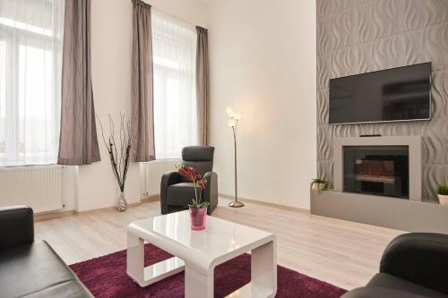 New high quality apartment in the city center - image 2