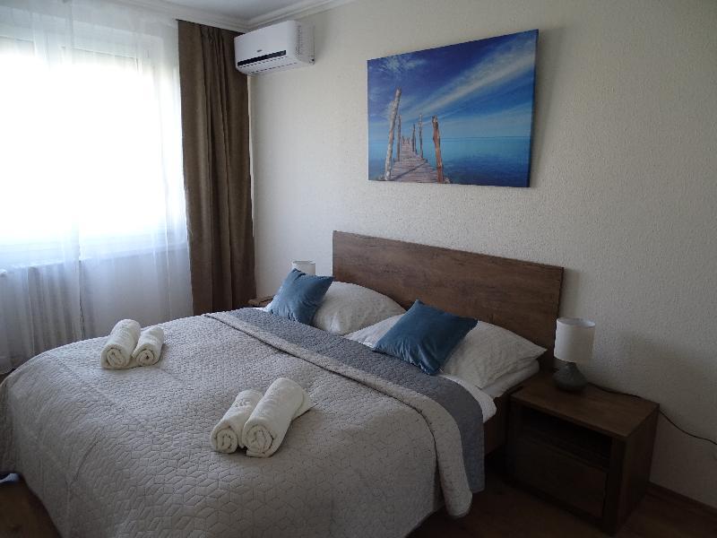 Duna View Apartment - image 3