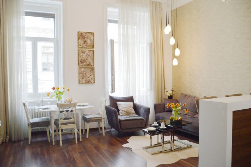 Cozy apt in the heart of Budapest - image 6